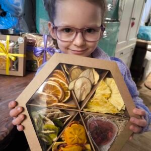 Puuviljasegu Kinkekarp teepommiga 200g